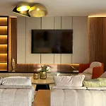 Luxury Amber - With Jacuzzi