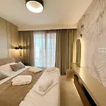 Luxury Amber - With Jacuzzi