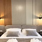 Luxury Amber - With Jacuzzi *
