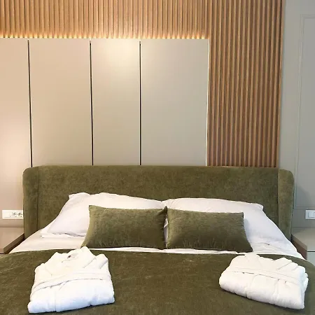 Luxury Amber - With Jacuzzi