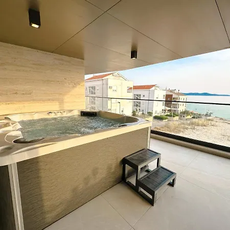 Luxury Amber - With Jacuzzi * Kozino