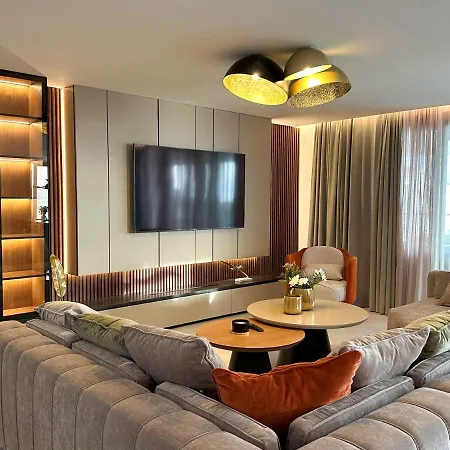 Luxury Amber - With Jacuzzi Apartment *