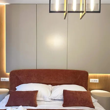 Luxury Amber - With Jacuzzi Kozino
