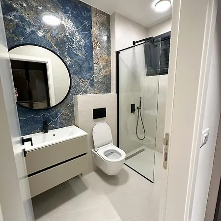 Luxury Amber - With Jacuzzi Kozino