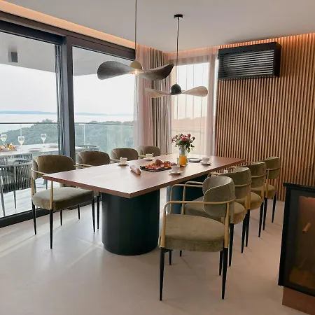 Luxury Amber - With Jacuzzi דירה *