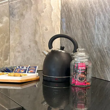 Luxury Amber - With Jacuzzi Apartment