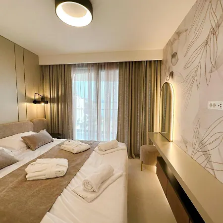 Luxury Amber - With Jacuzzi