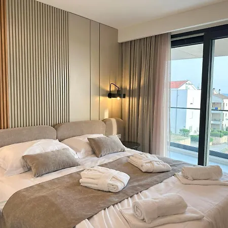 Luxury Amber - With Jacuzzi Apartment *