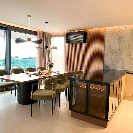 Luxury Amber - With Jacuzzi *