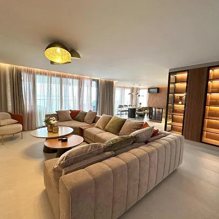 Luxury Amber - With Jacuzzi *