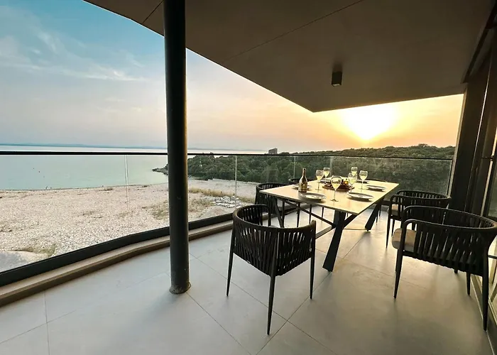 Luxury Amber - With Jacuzzi 아파트