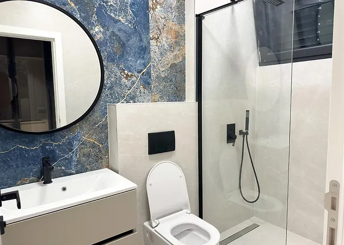 Luxury Amber - With Jacuzzi *