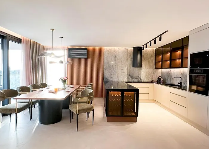 Luxury Amber - With Jacuzzi * Кожино