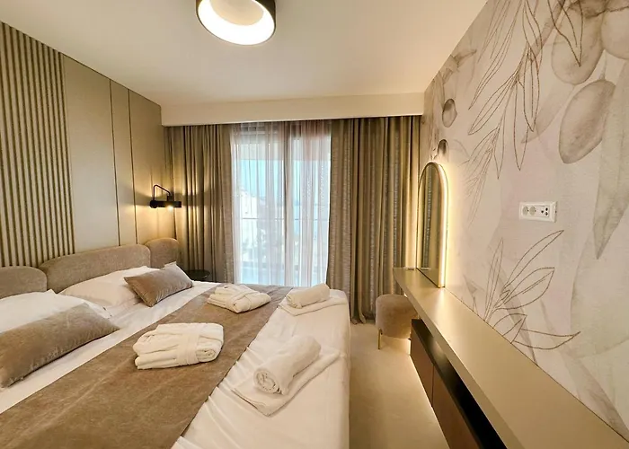 Luxury Amber - With Jacuzzi