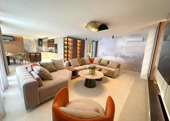 Luxury Amber - With Jacuzzi 아파트