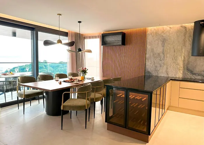 Luxury Amber - With Jacuzzi *