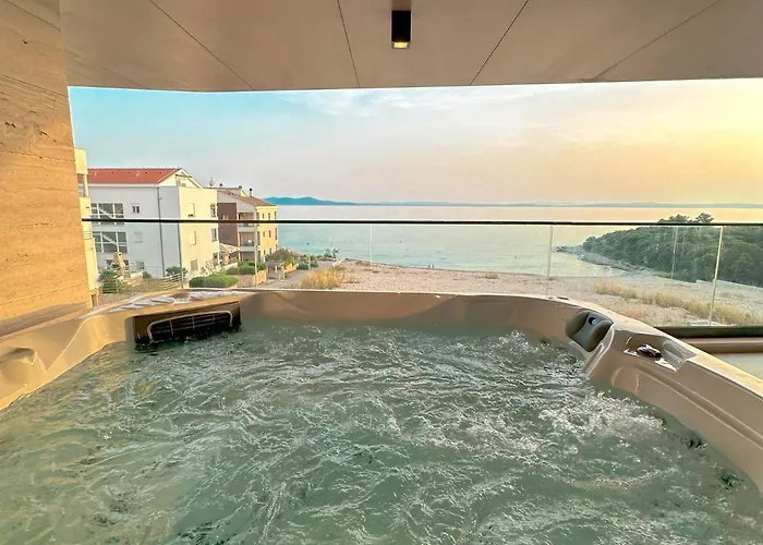 Luxury Amber - With Jacuzzi * Кожино