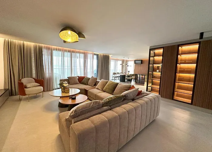 Luxury Amber - With Jacuzzi *