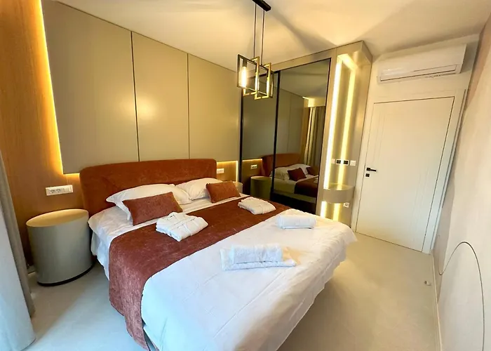 Luxury Amber - With Jacuzzi Кожино
