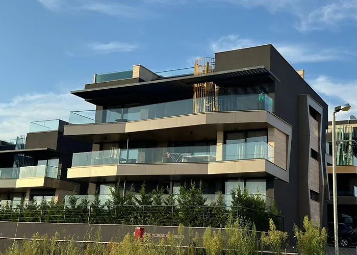 Luxury Amber - With Jacuzzi Кожино