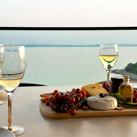 Luxury Amber - With Jacuzzi Apartman