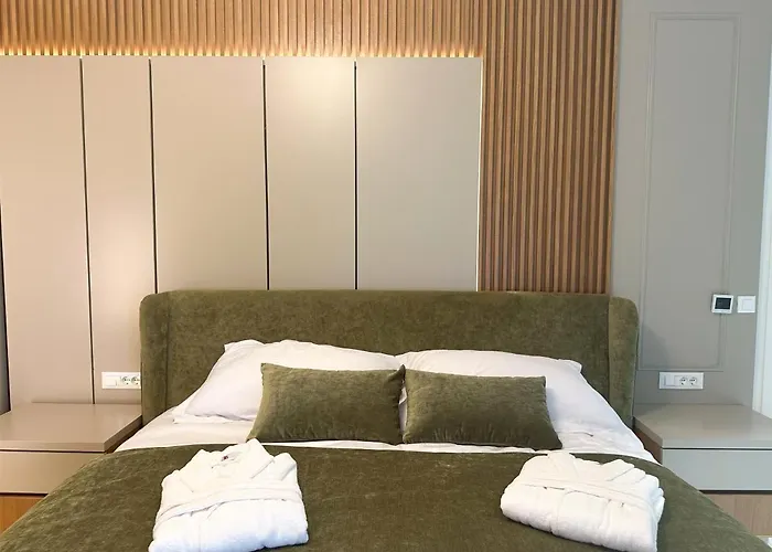 Luxury Amber - With Jacuzzi