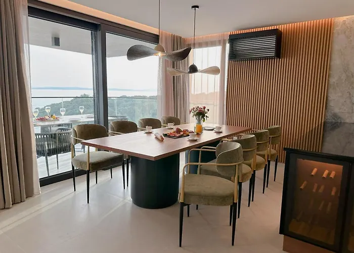 Luxury Amber - With Jacuzzi アパート *